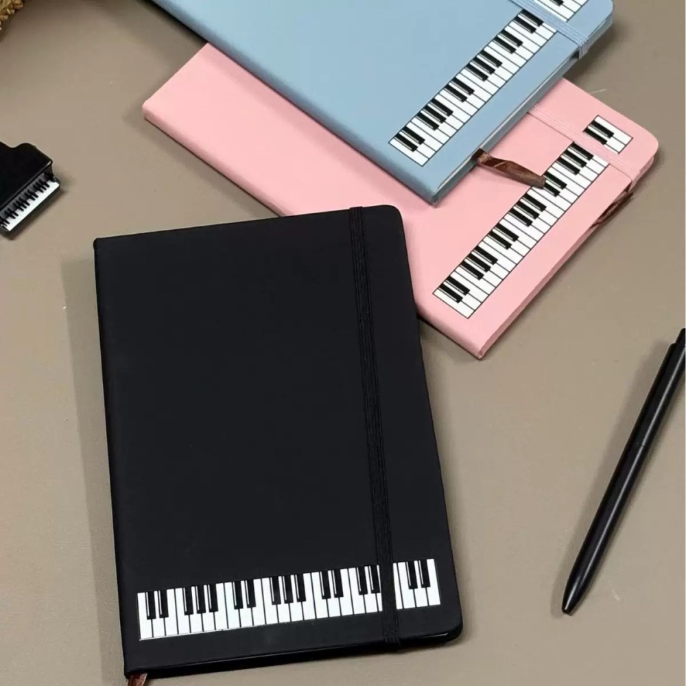 Blank Sheet Music Notebook - Caderno com Tema Musical, Diário Estilo